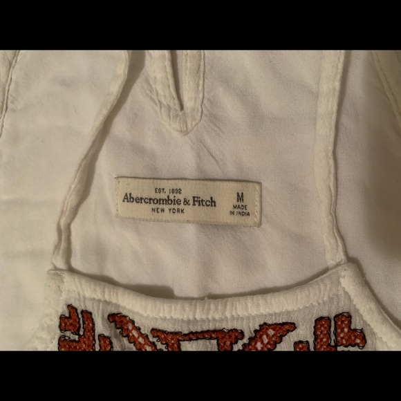 Patterned Halter Top - Picture 4 of 4